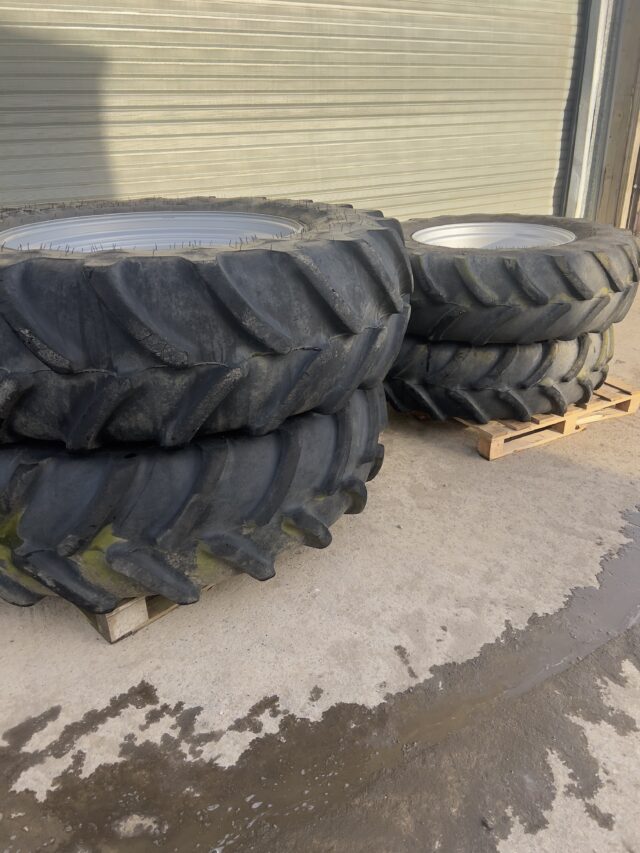 New holland t7 bluepower wheels and tyre