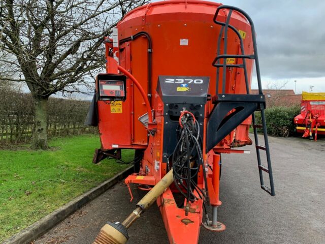 USED Kuhn Euromix 2370 Diet Feeder For Sale