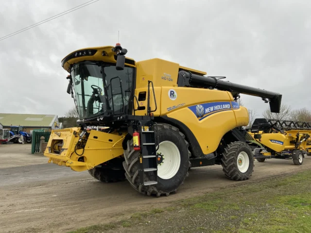 New Holland CR7.90 Combine Harvester