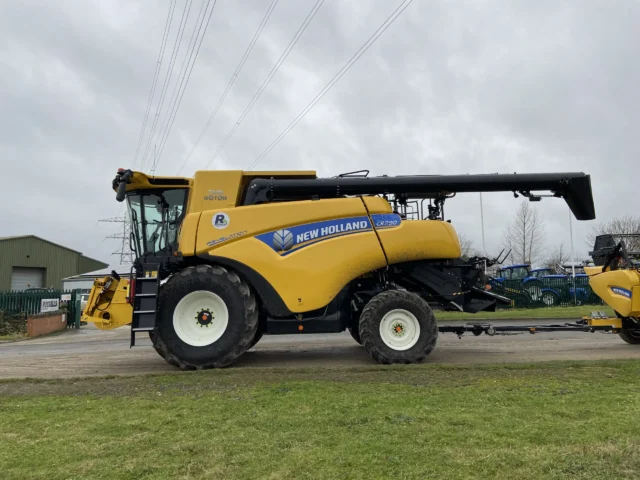New Holland CR7.90 Combine Harvester