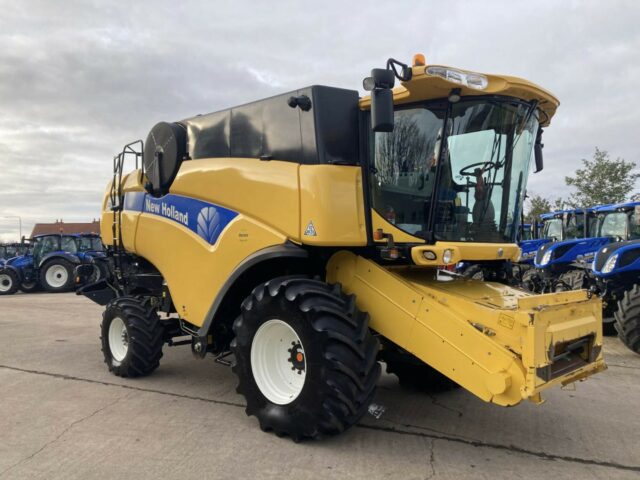 USED New Holland CX8040 Combine Harvester For Sale