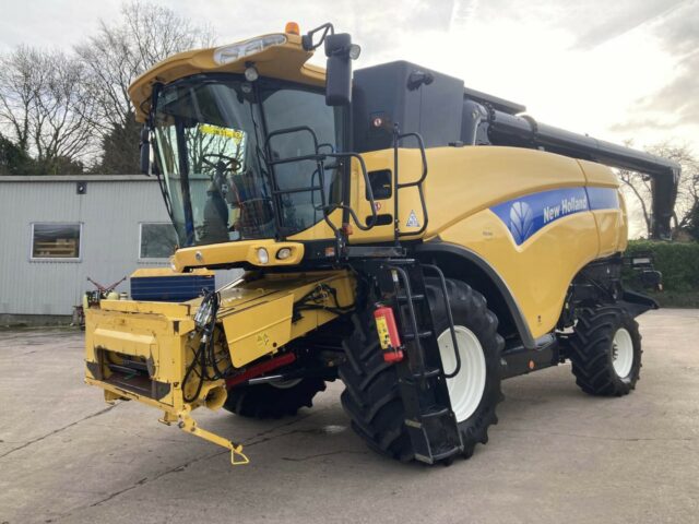 USED New Holland CX8040 Combine Harvester For Sale