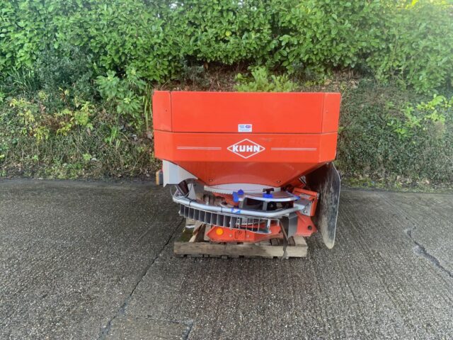 USED Kuhn Axis 30.1 Fertiliser Spreader For Sale
