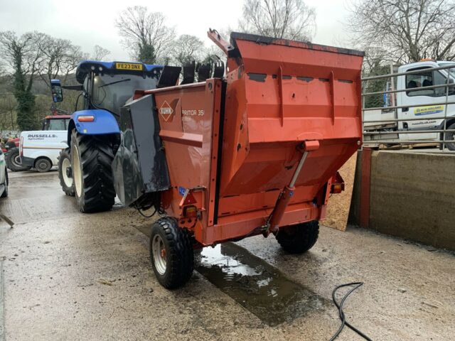 USED Kuhn Primor 3560 Bale Shredder/ Feeder For Sale