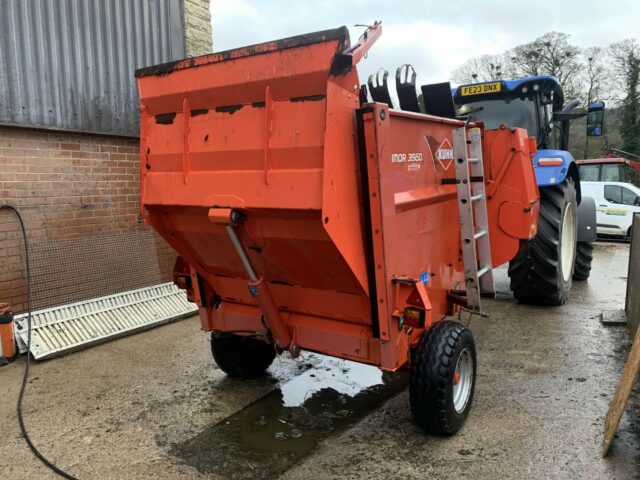 USED Kuhn Primor 3560 Bale Shredder/ Feeder For Sale