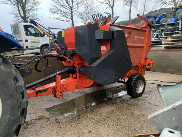 USED Kuhn Primor 3560 Bale Shredder/ Feeder For Sale
