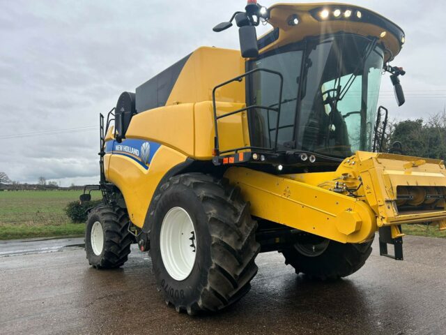 USED New Holland CX8.80 Combine Harvester For Sale