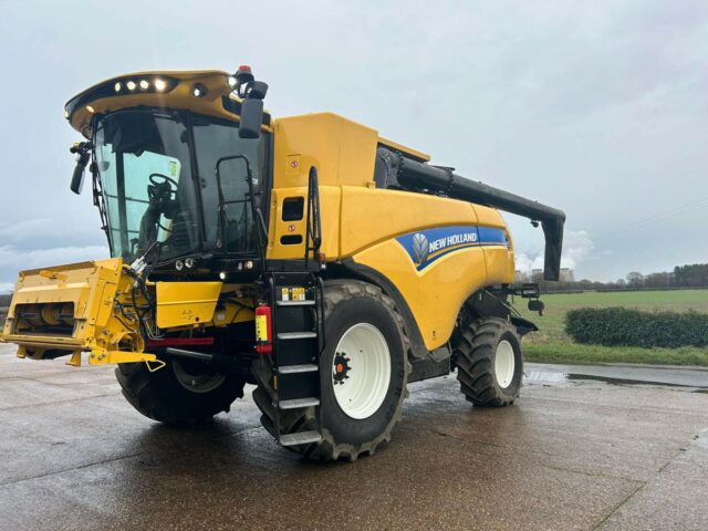 USED New Holland CX8.80 Combine Harvester For Sale