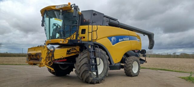 USED New Holland CX8090 Combine Harvester For Sale