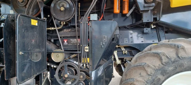 USED New Holland CX8090 Combine Harvester For Sale