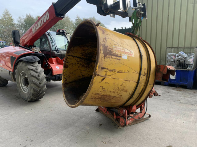 USED Teagle Tomahawk 404 Bale Feeder For Sale