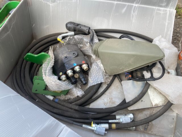 JOHN DEERE LOADER VALVE BLOCK & JOYSTICK