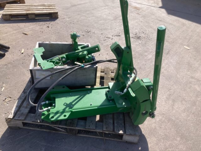 JOHN DEERE 8R PICK UP HITCH