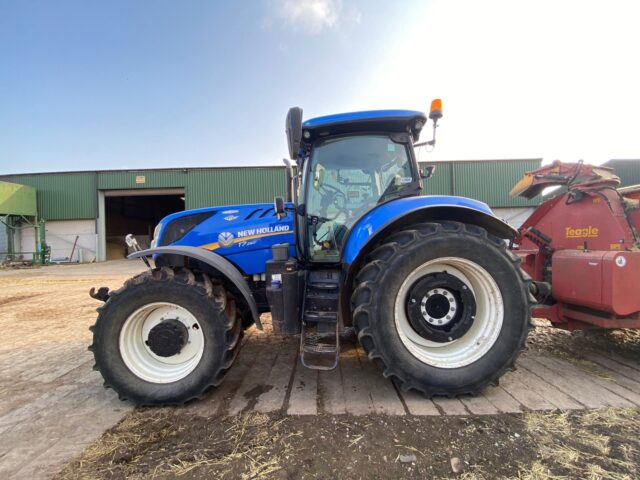 *Due in* New Holland T7.260 Auto Command