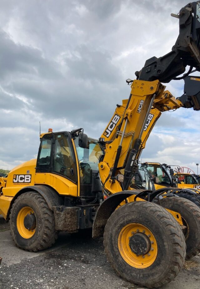 *AWAITING PREP* JCB TM420S