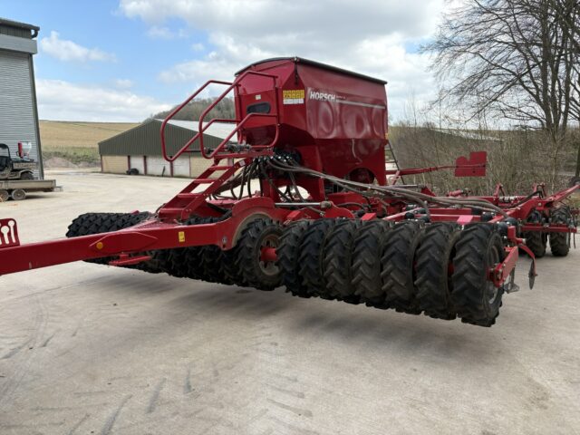One- 2017 Horsch Sprinter 6ST 6m drill