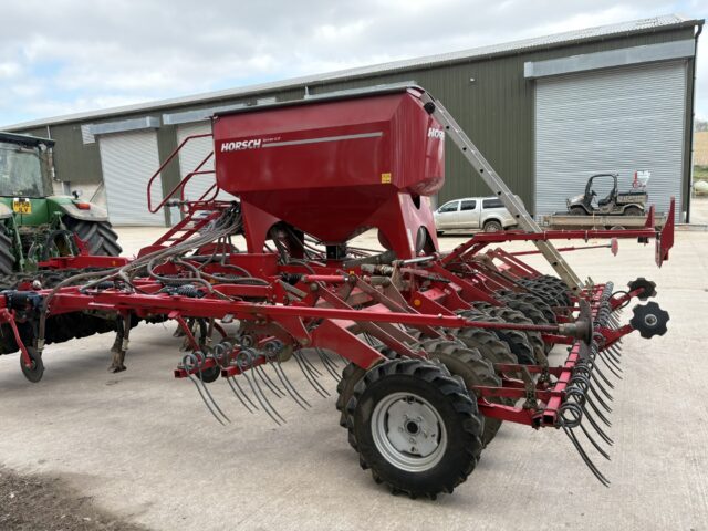 One- 2017 Horsch Sprinter 6ST 6m drill