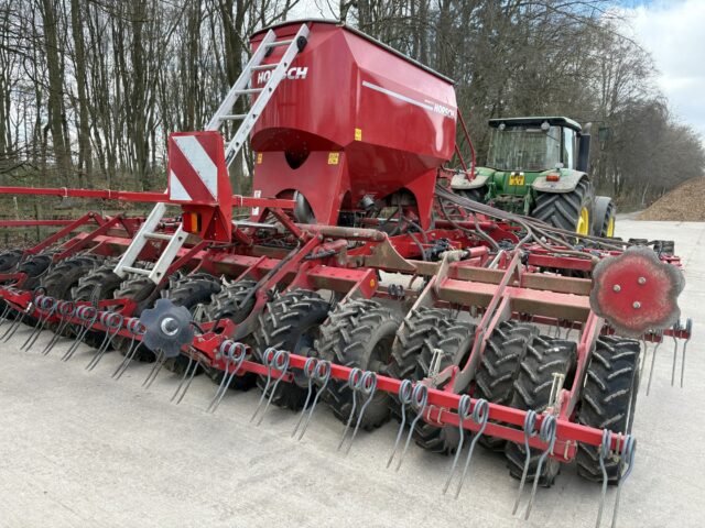 One- 2017 Horsch Sprinter 6ST 6m drill