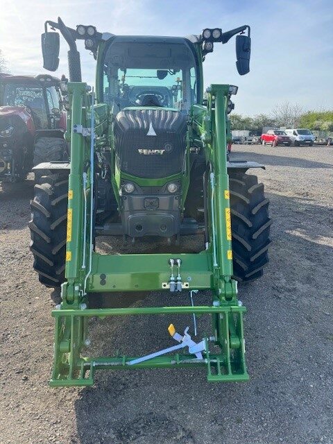 MA000846 FENDT 312 TRACTOR & LOADER