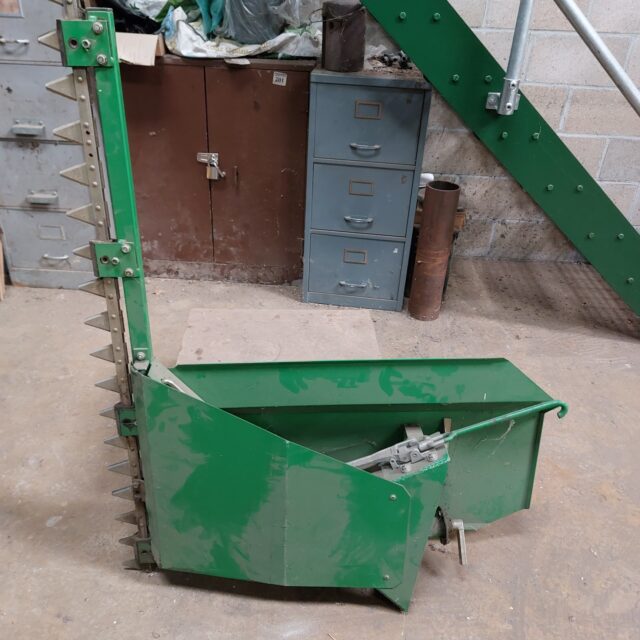 Zurn Oil Seed Rape side knife to fit JD