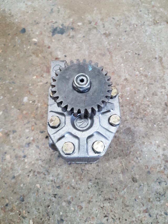 Case 475 Hydraulic pump