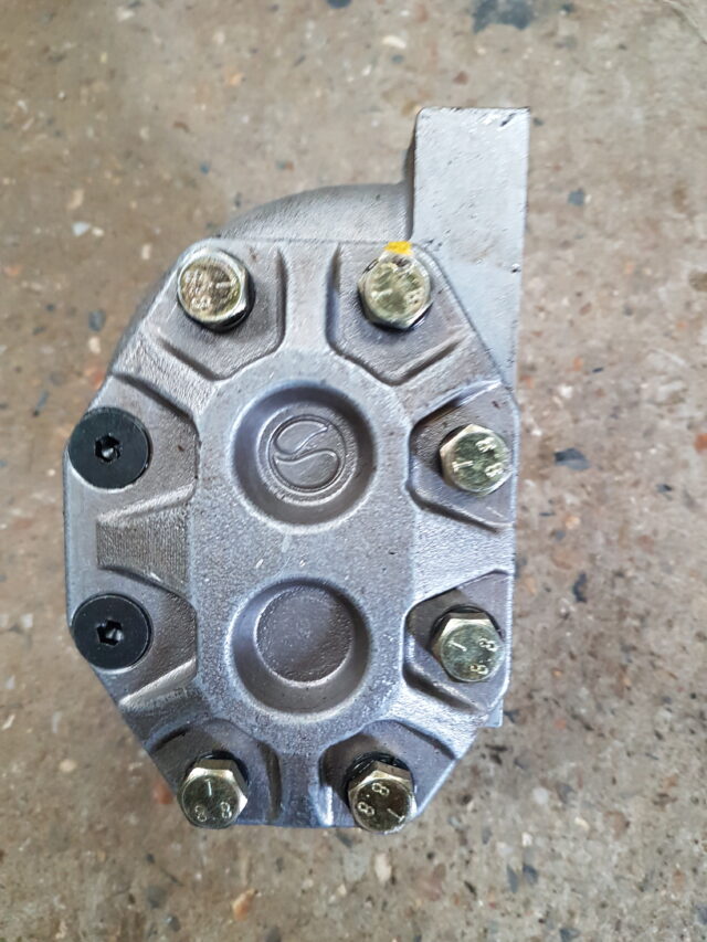 Case 475 Hydraulic pump