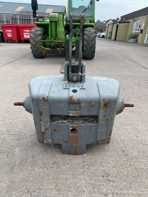 TE02030A MF 875KG FRONT WEIGHT