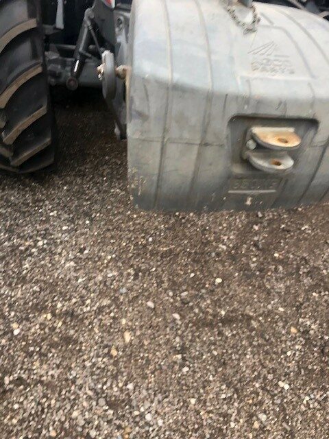 ID000016 MF 650KG FRONT WEIGHT BLOCK.