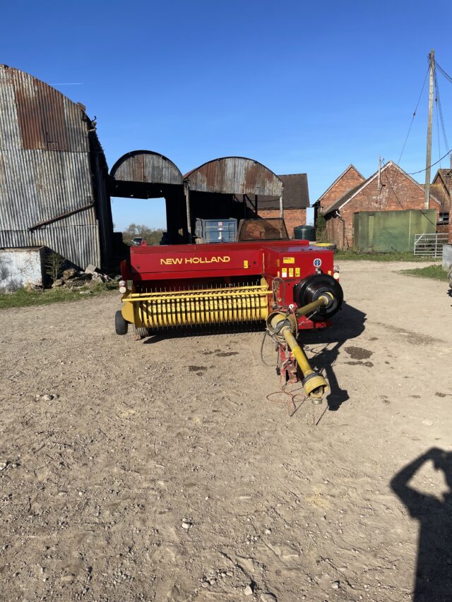 New Holland 575 conventional baler