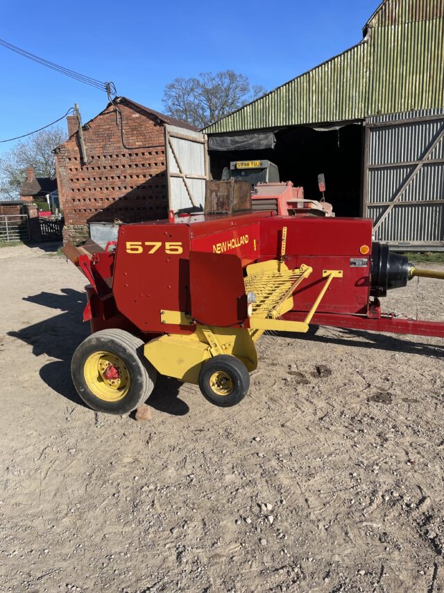 New Holland 575 conventional baler