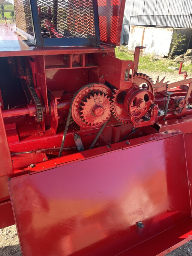 New Holland 575 conventional baler