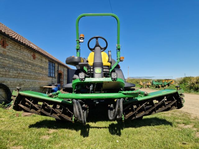 John Deere 8400 Commercial Triple Mower