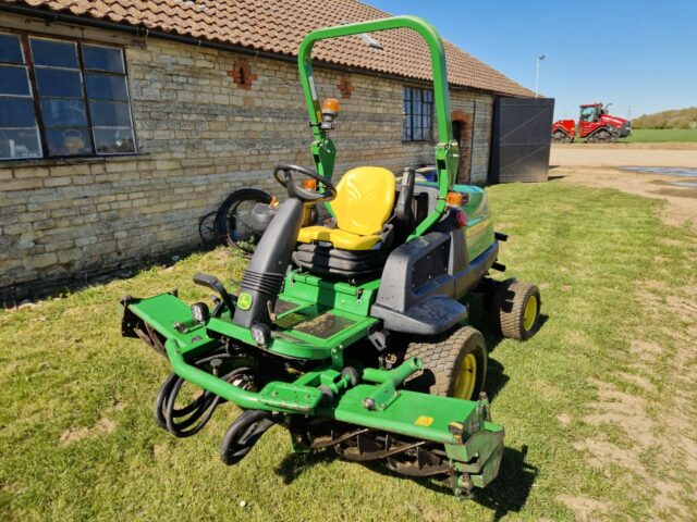 John Deere 8400 Commercial Triple Mower