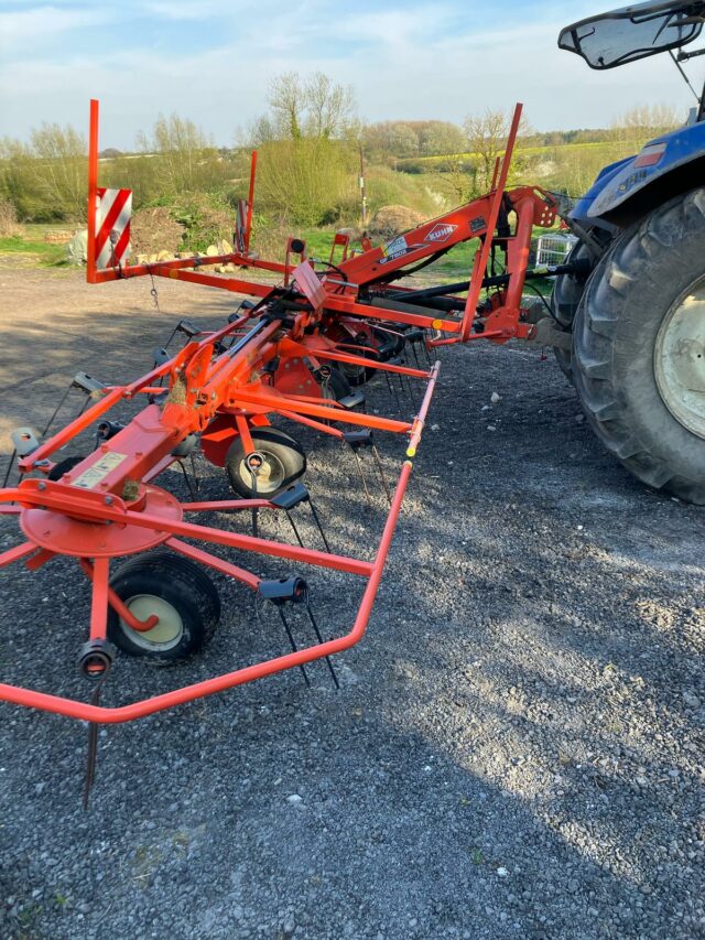 One- 2019 Kuhn GF 7802 7.8m Tedder
