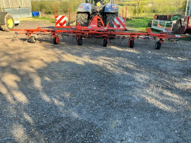 One- 2019 Kuhn GF 7802 7.8m Tedder