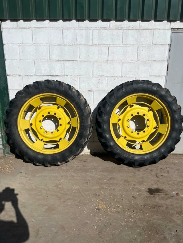 4M011652 JD OW CROP ADJUSTABLE WHEELS