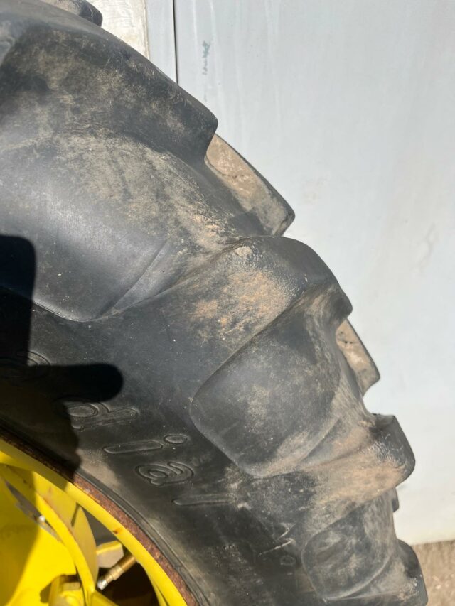 4M011652 JD OW CROP ADJUSTABLE WHEELS