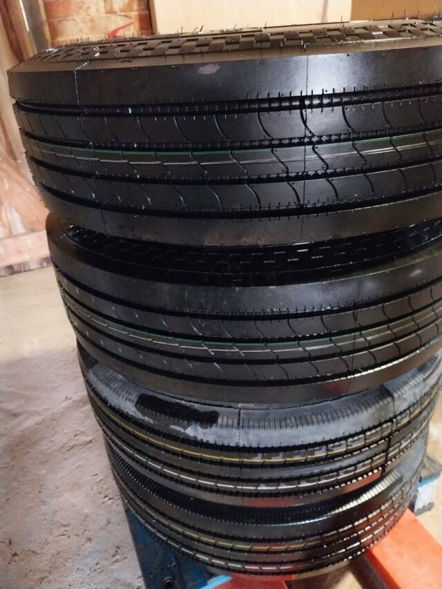 4 New Trailer Tyres & Rims 245/70R19.5