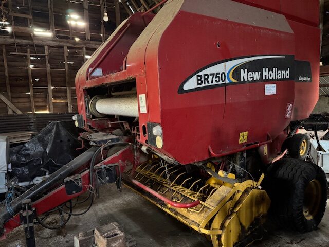 New Holland BR750 Round Baler