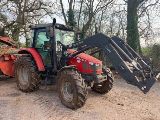 TI000441 2012 MF5440 4WD TRACTOR