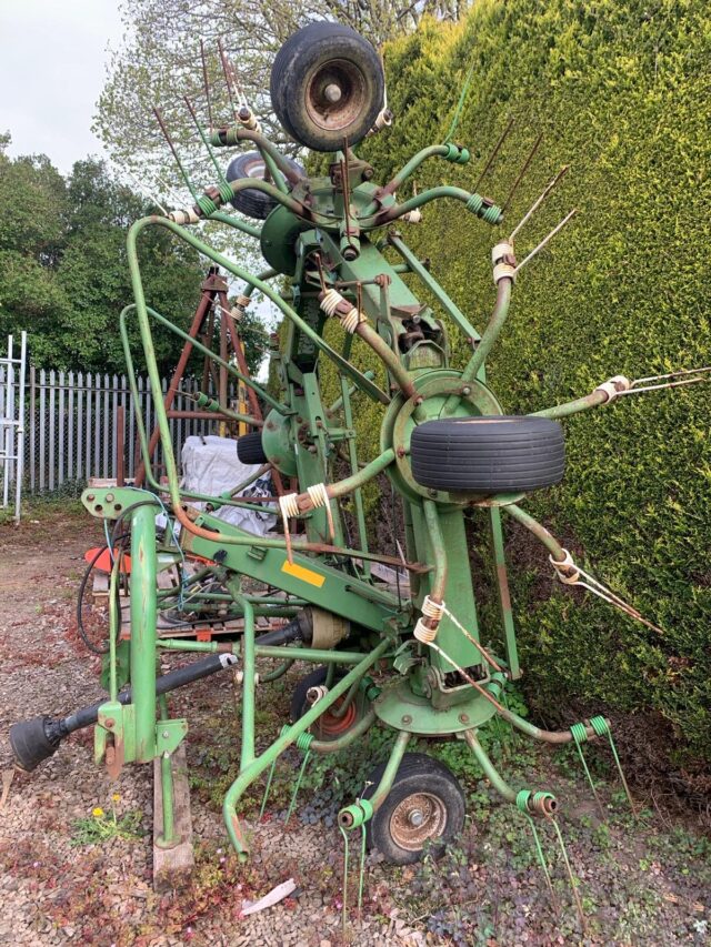 IM000045 – Krone 6 Star Tedder