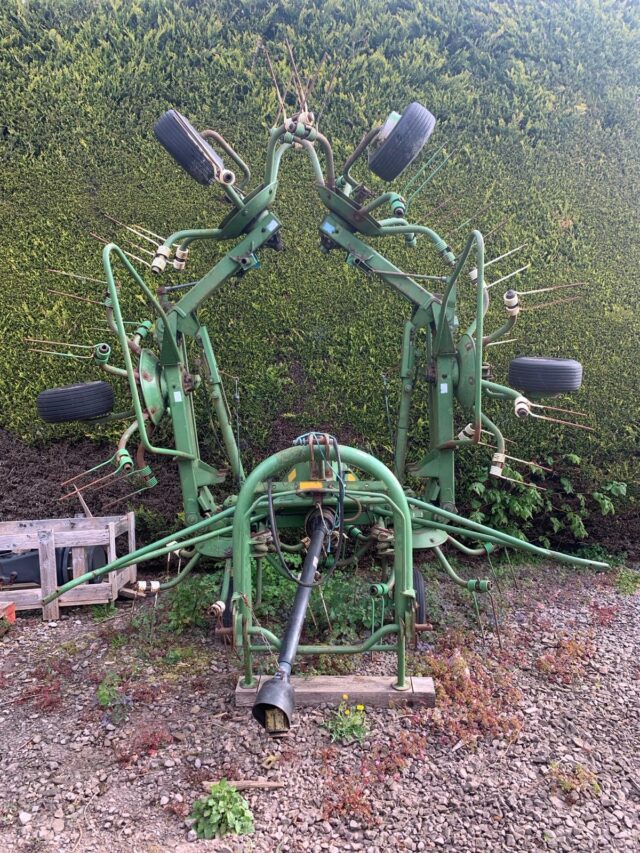 IM000045 – Krone 6 Star Tedder