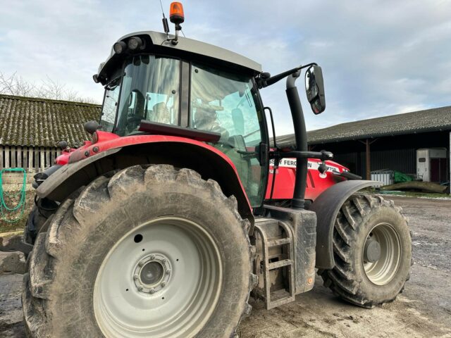 TC002143 MF7718 EXD6 4WD TRACTOR