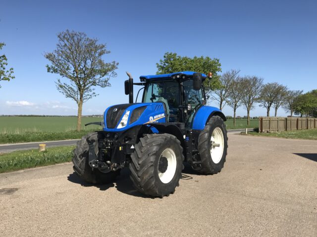 New Holland T7.230