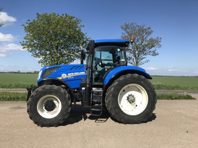 New Holland T7.230