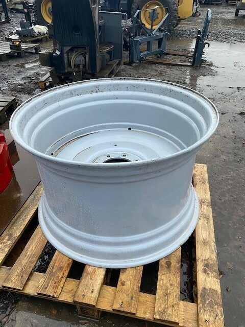 MB005051 NEW MF 710/70R38 REAR RIMS