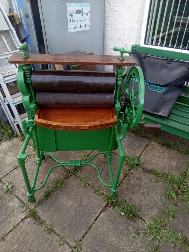 Antique clothes wringer
