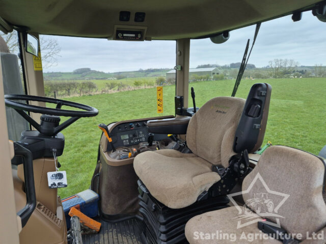 John Deere 7820