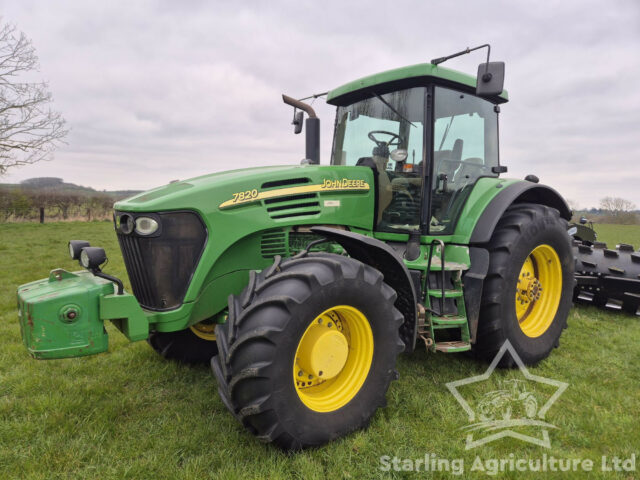John Deere 7820