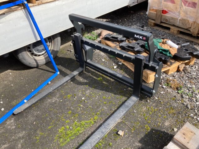 MX TR1650 PALLET TINES